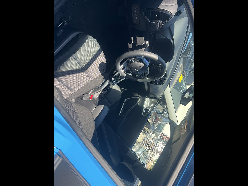 Used 2025 Kia Soul S FWD image 6