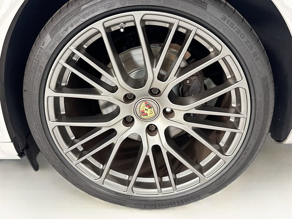 Used 2021 Porsche Panamera RWD image 31