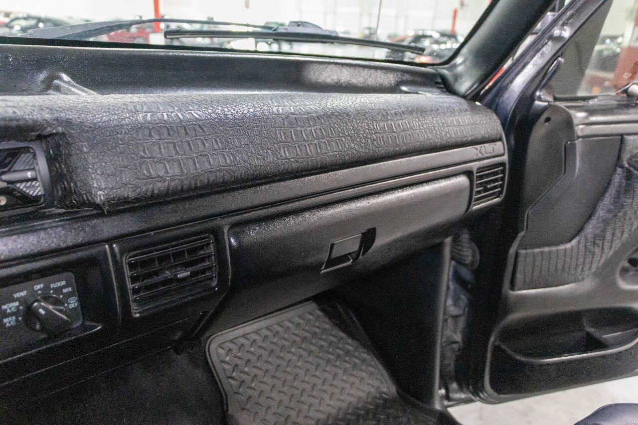 Used 1997 Ford F250 4x4 Regular Cab Heavy Duty image 14