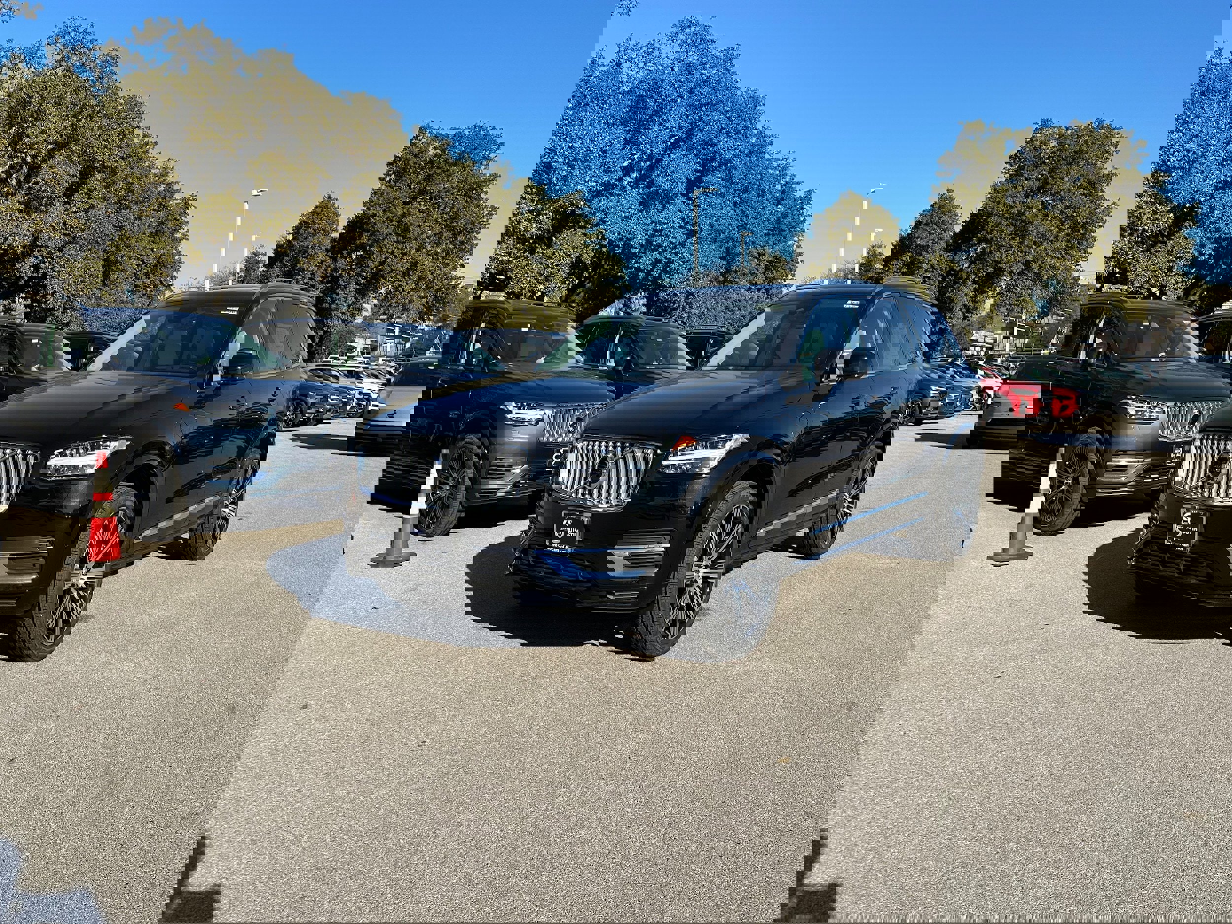 New 2025 Volvo XC90 T8 Plus w/ Protection Package Premier image 2