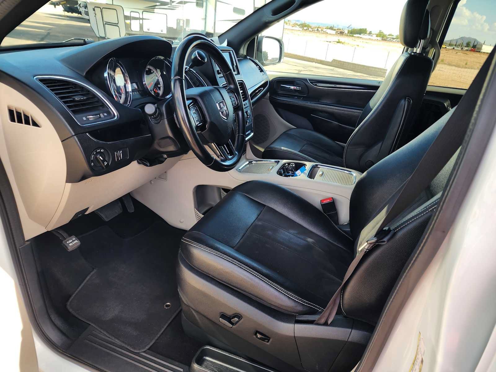 Used 2020 Dodge Grand Caravan SXT FWD image 14