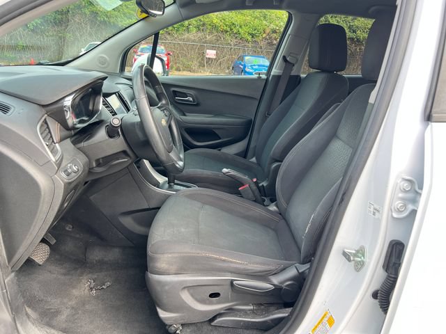 Used 2020 Chevrolet Trax LS w/ Tint and Cruise Package FWD image 15