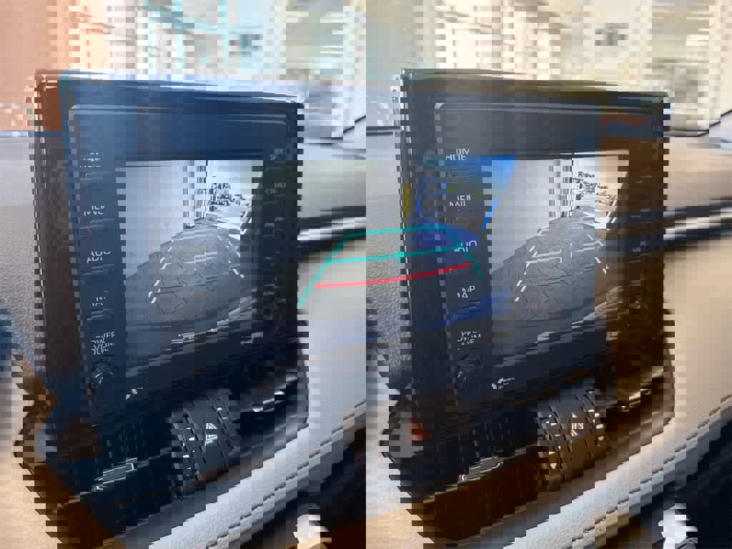 Used 2021 Toyota RAV4 XLE Premium image 30