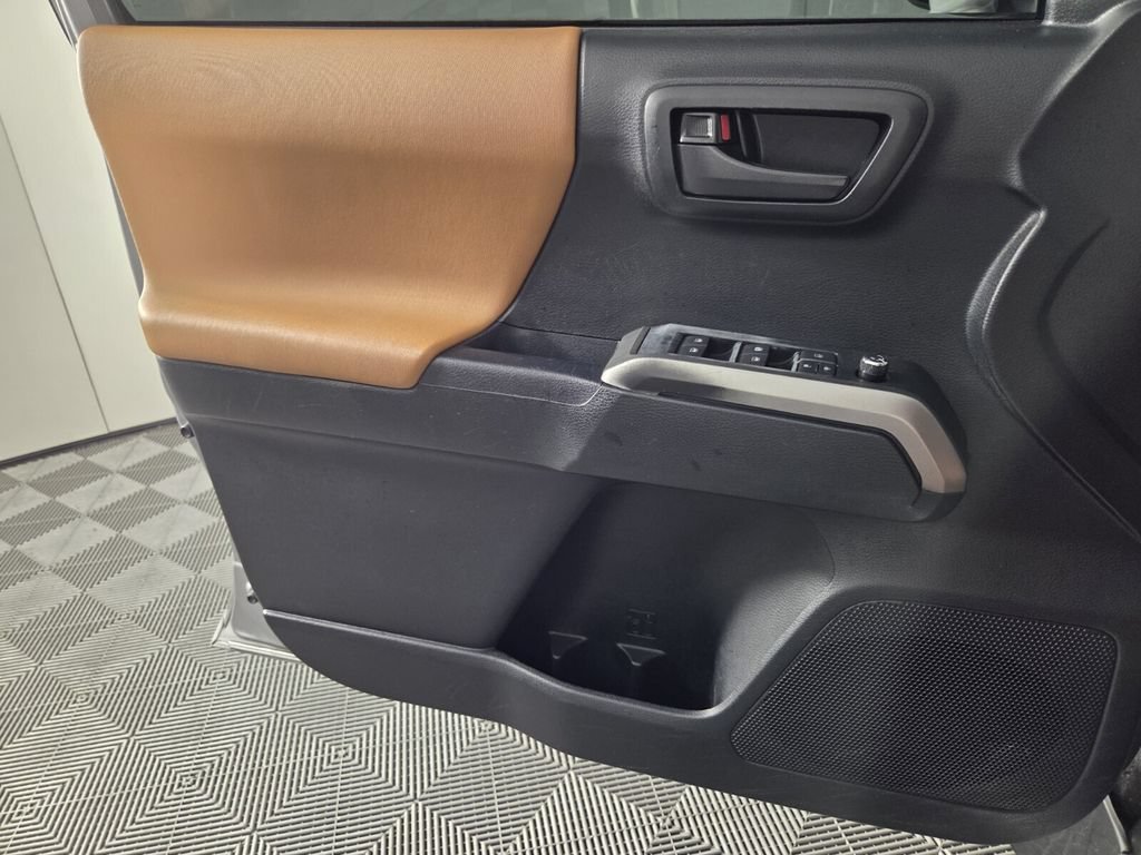 Used 2017 Toyota Tacoma TRD Sport RWD image 20