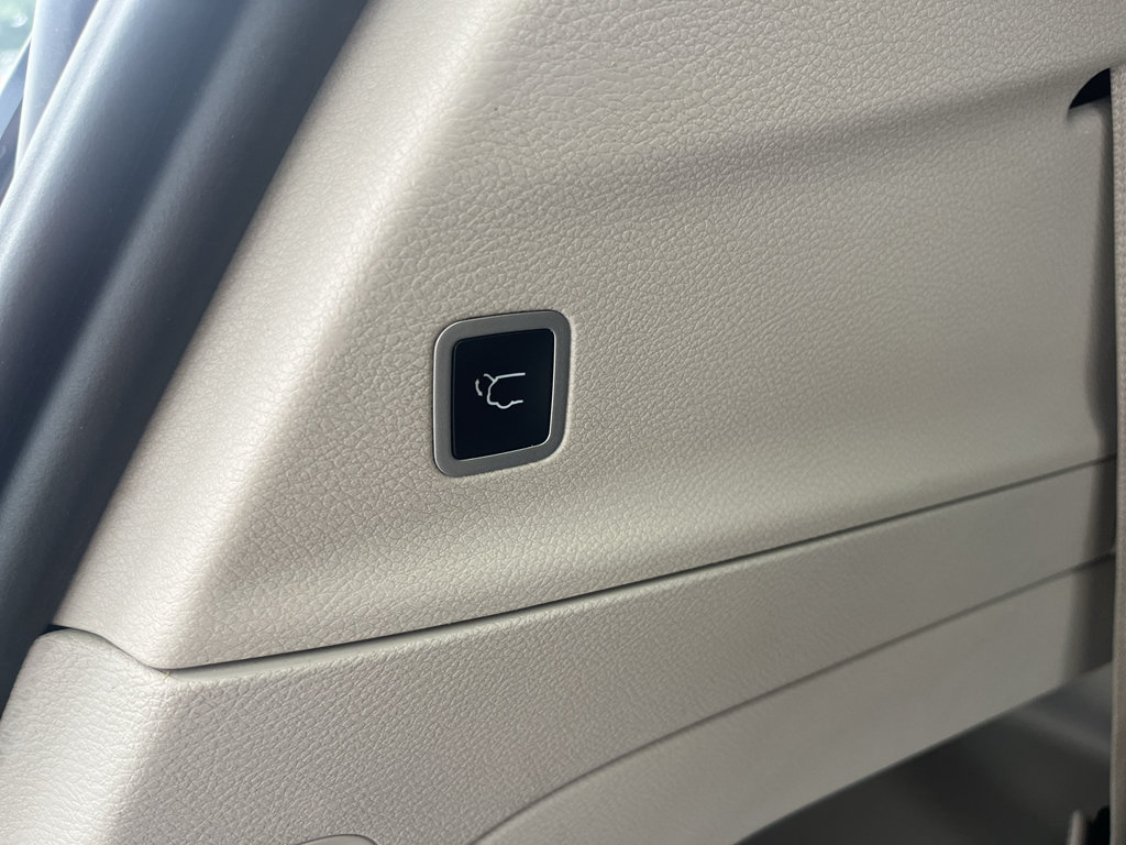 Used 2024 Chrysler Pacifica Touring-L FWD image 38