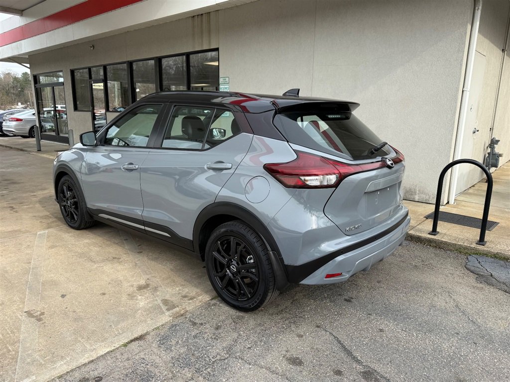 Used 2022 Nissan Kicks SR w/ Premium Package image 12