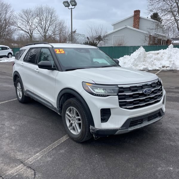 Used 2025 Ford Explorer Active image 7