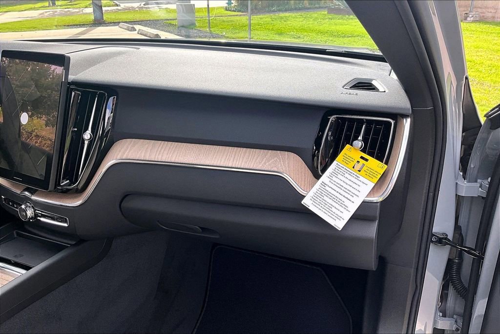 New 2026 Volvo XC60 B5 Plus AWD/4WD image 18