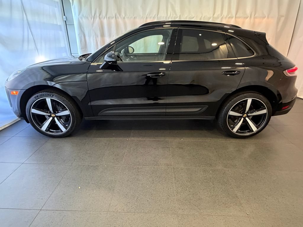 Certified 2026 Porsche Macan AWD/4WD image 2