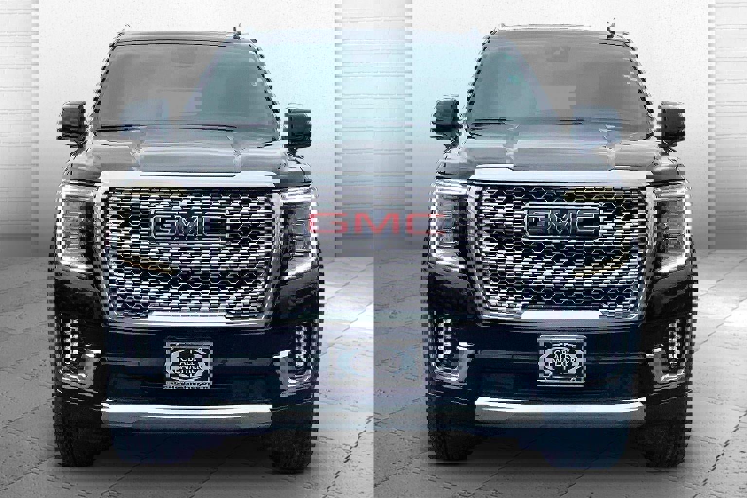 Used 2023 GMC Yukon XL Denali AWD/4WD image 2