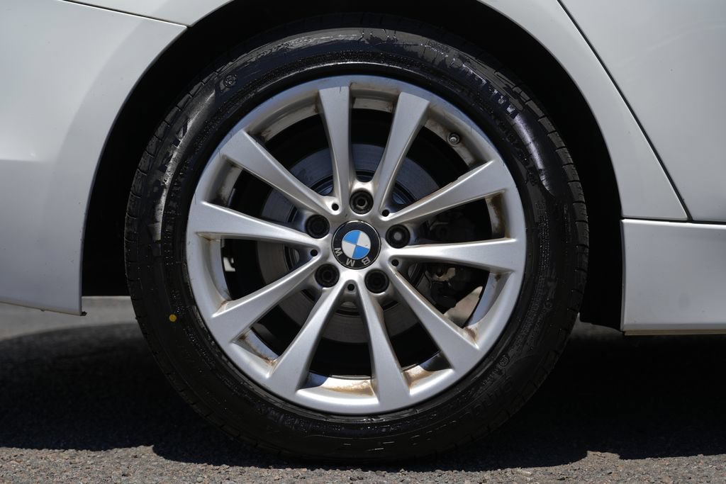 Used 2018 BMW 320i xDrive Sedan AWD/4WD image 11
