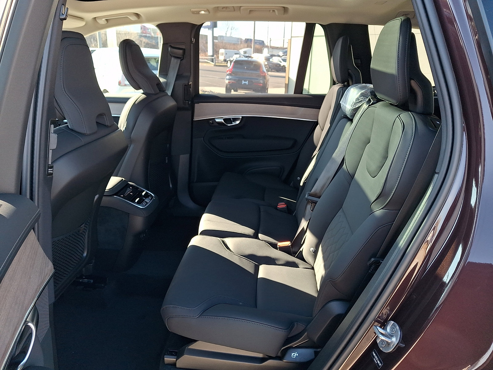 New 2026 Volvo XC90 B5 Plus w/ Protection Package Premier AWD/4WD image 8
