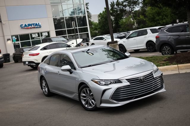 Used 2020 Toyota Avalon XLE w/ Moonroof Package FWD image 2