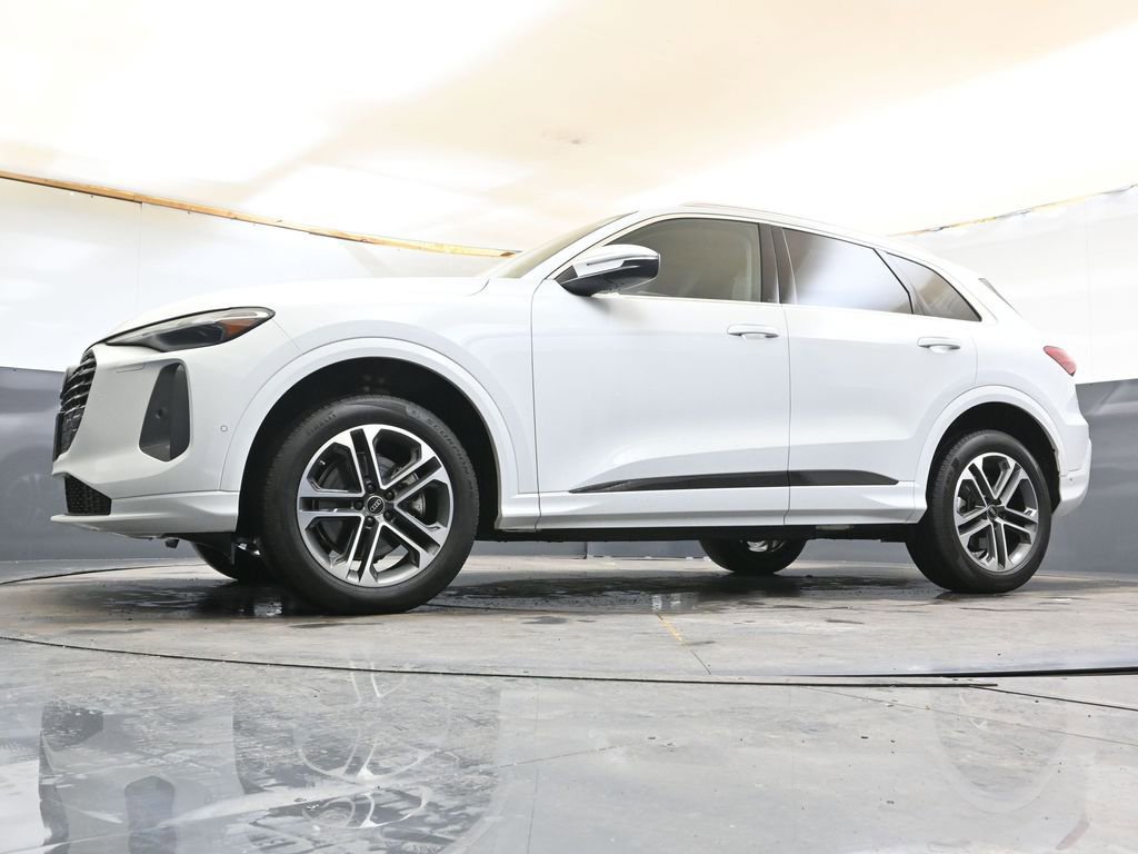 Certified 2025 Audi Q5 Premium w/ 19" Wheel Package image 30