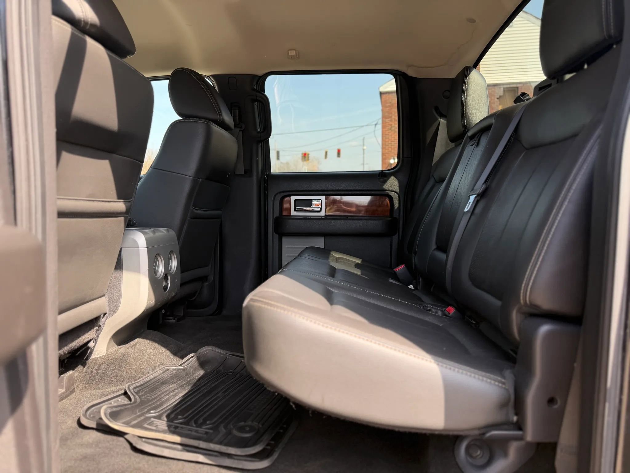 Used 2010 Ford F150 Lariat image 30