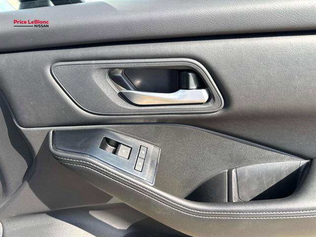 Used 2025 Nissan Rogue SV FWD image 28