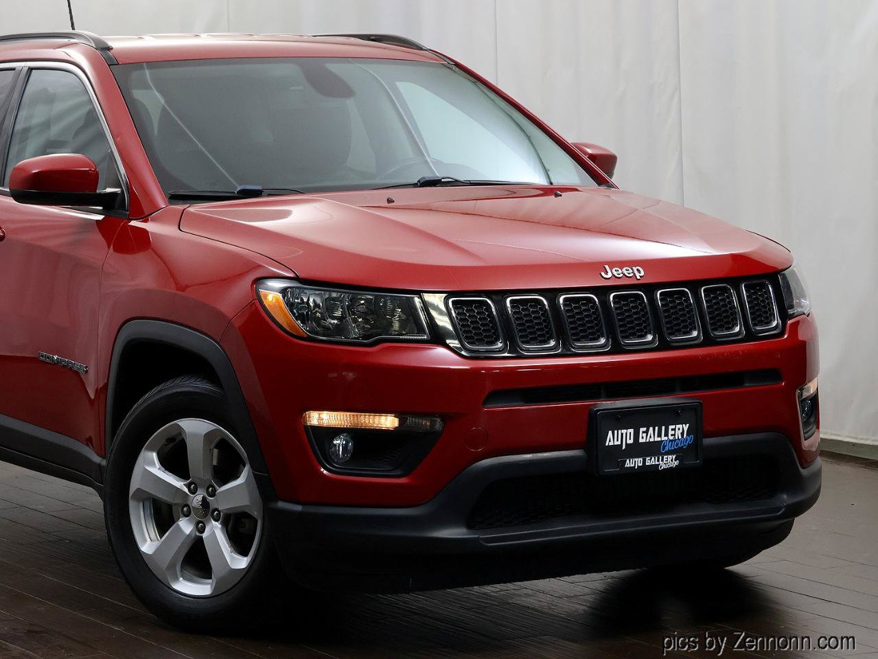 Used 2019 Jeep Compass Latitude FWD image 2