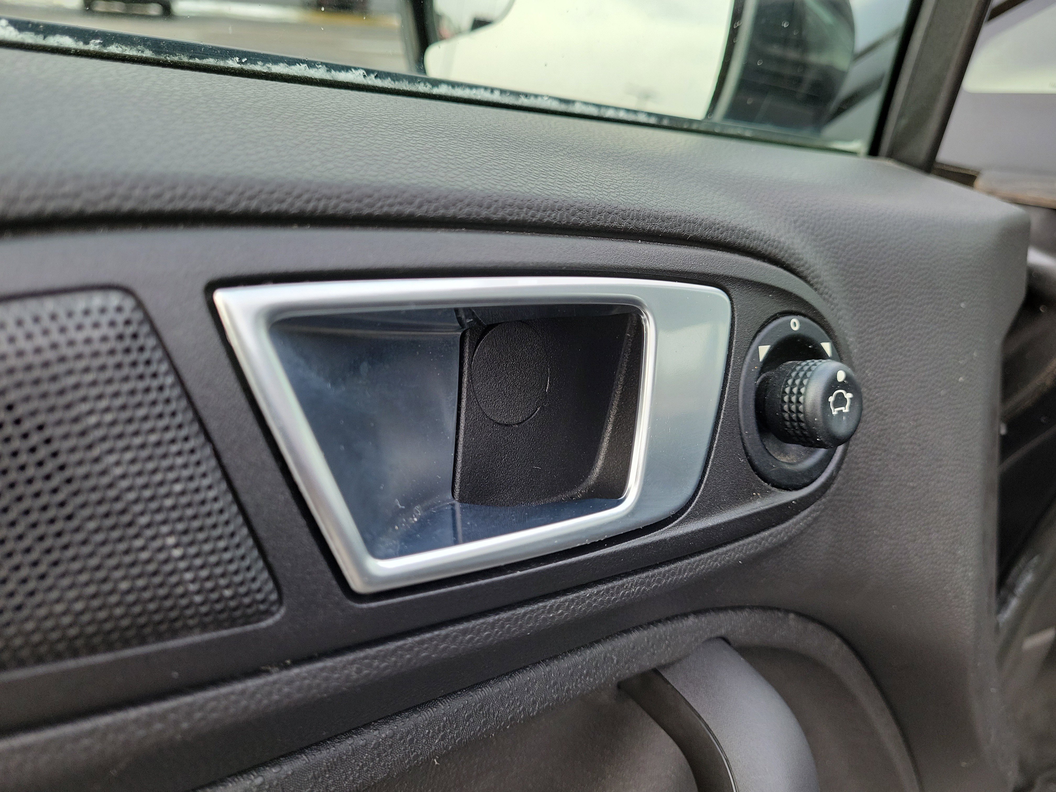 Used 2015 Ford Fiesta SE image 17