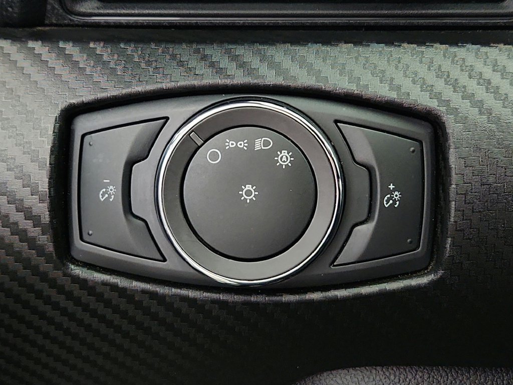 Used 2018 Ford Mustang Coupe RWD image 18