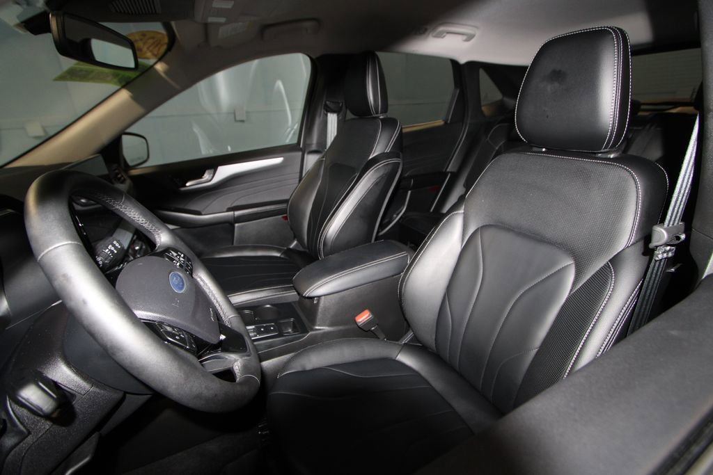 Used 2025 Ford Escape Platinum w/ Premium Technology Package AWD/4WD image 4