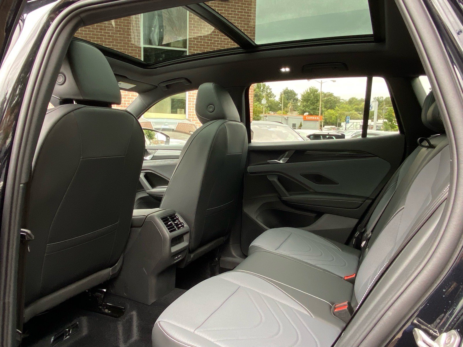 New 2026 Volkswagen Tiguan SE R-Line AWD/4WD image 12