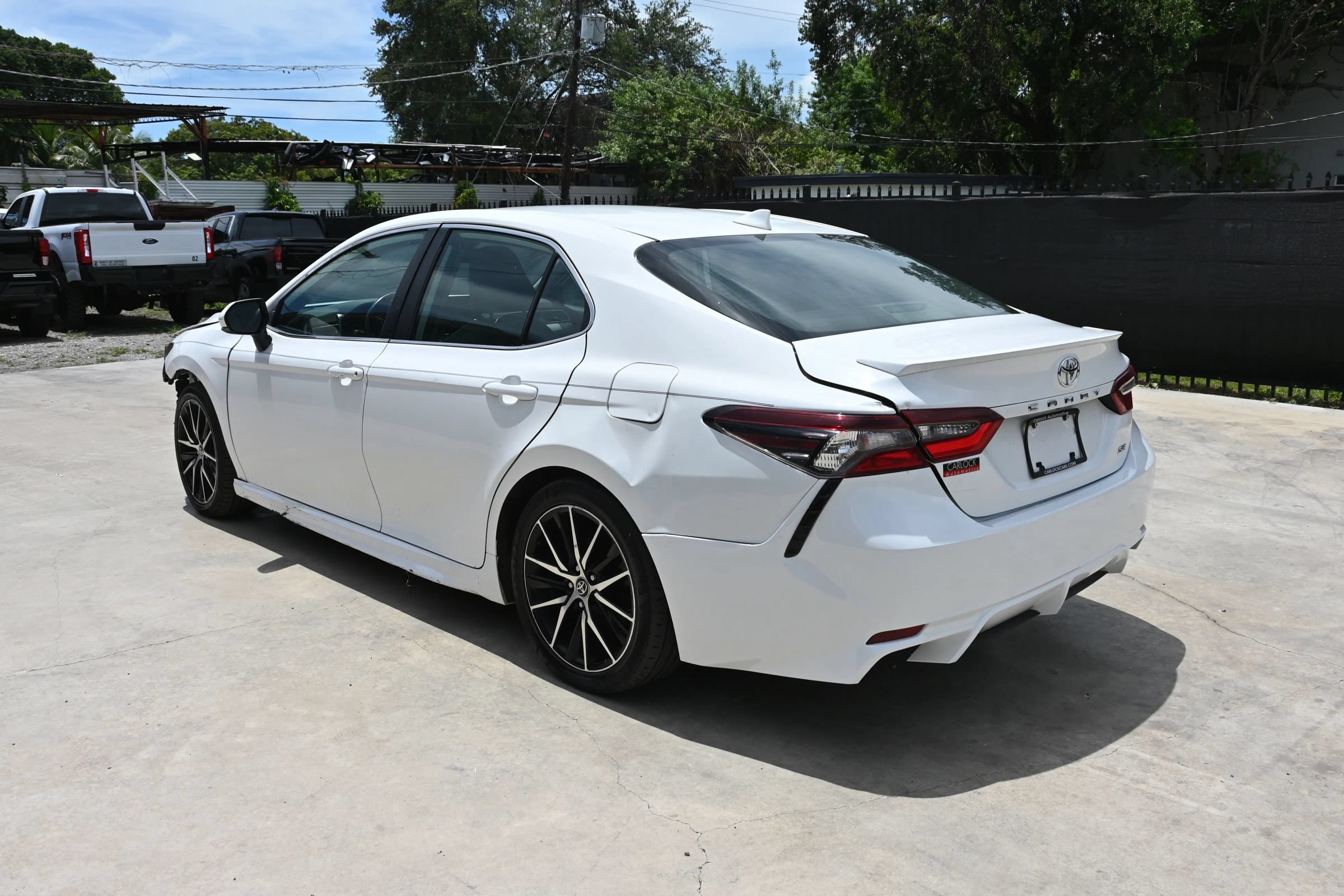 Used 2022 Toyota Camry SE FWD image 4