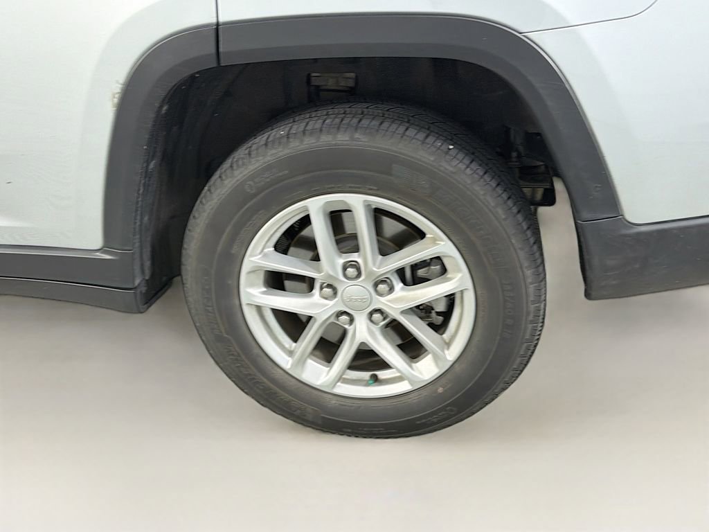 Used 2023 Jeep Grand Cherokee L Laredo w/ Luxury Tech Group I RWD image 30