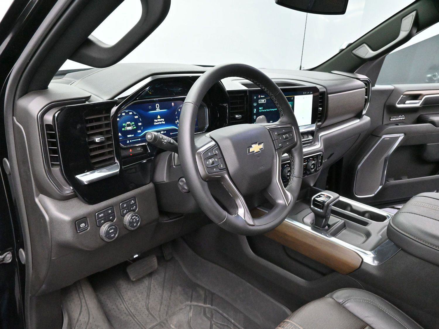 Used 2024 Chevrolet Silverado 1500 High Country w/ High Country Premium Package AWD/4WD image 14