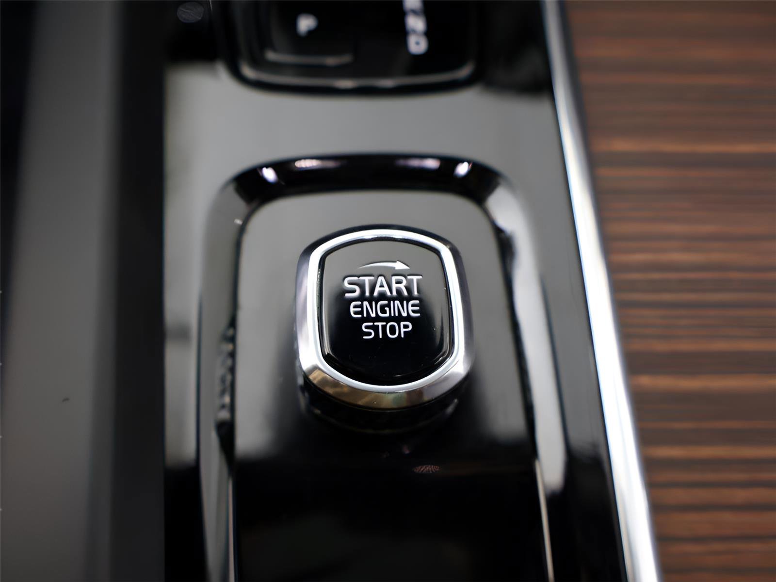 Used 2024 Volvo XC60 B5 Plus image 54