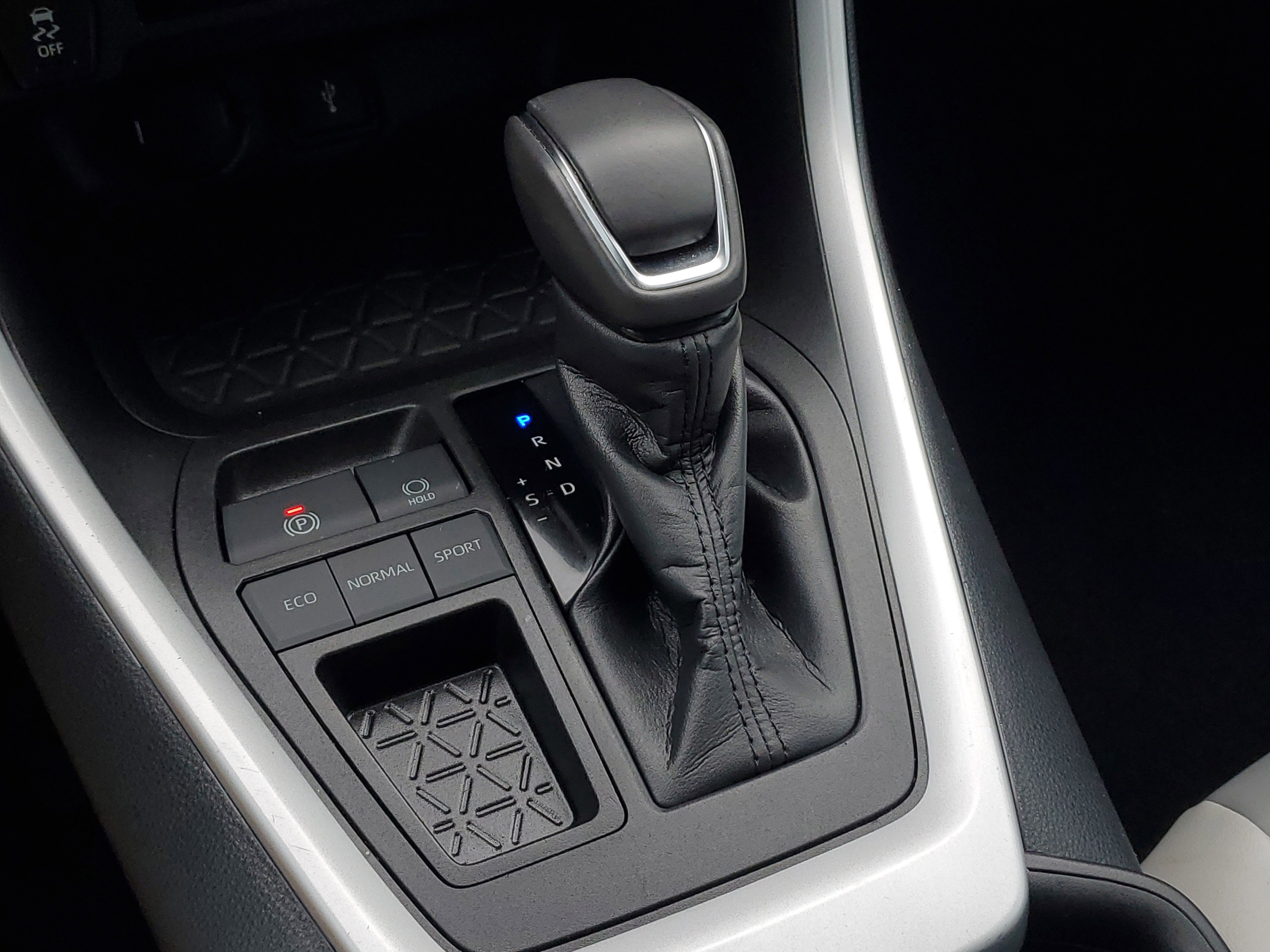 Used 2022 Toyota RAV4 XLE Premium image 30