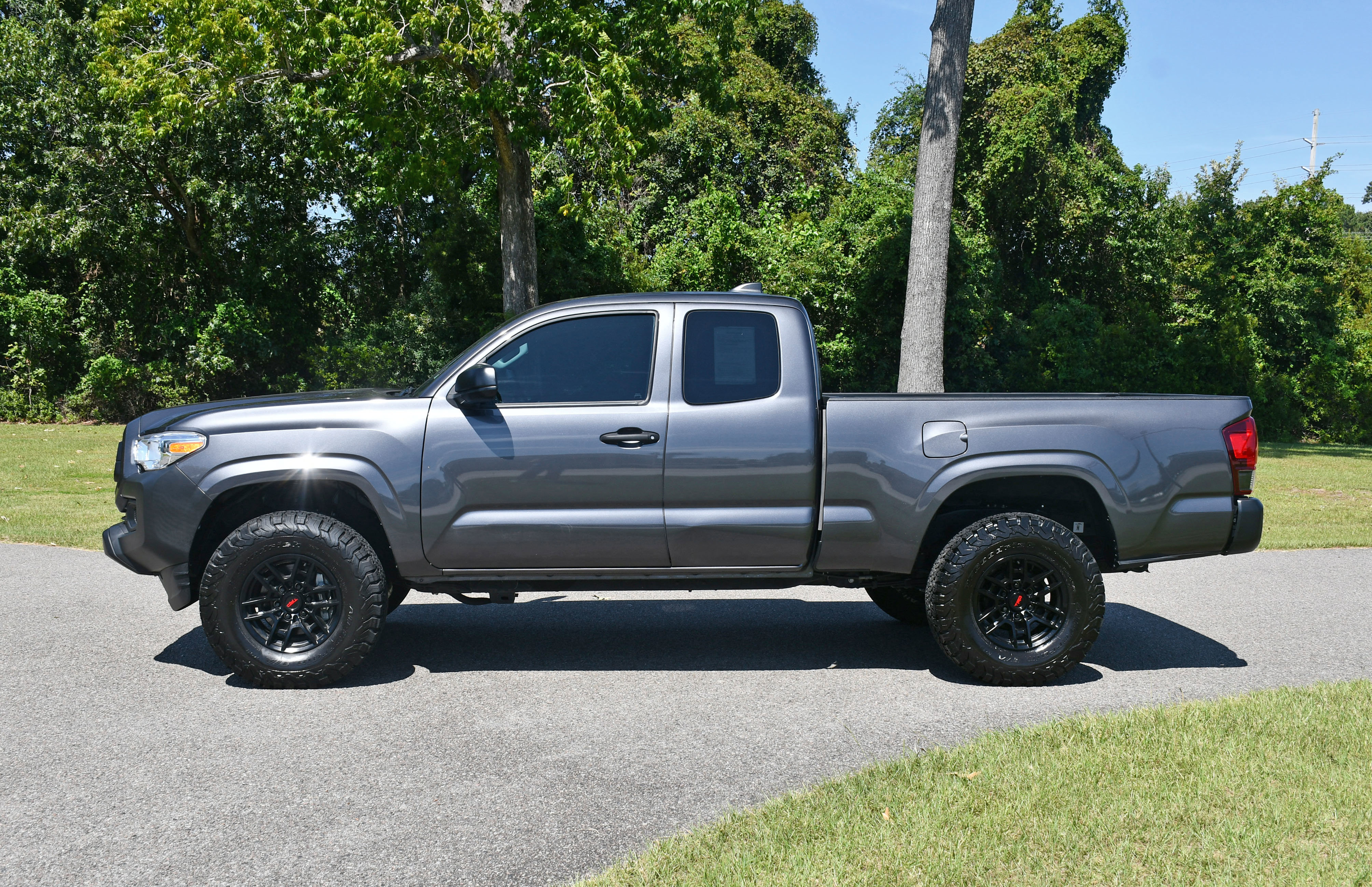 Used 2023 Toyota Tacoma SR image 2