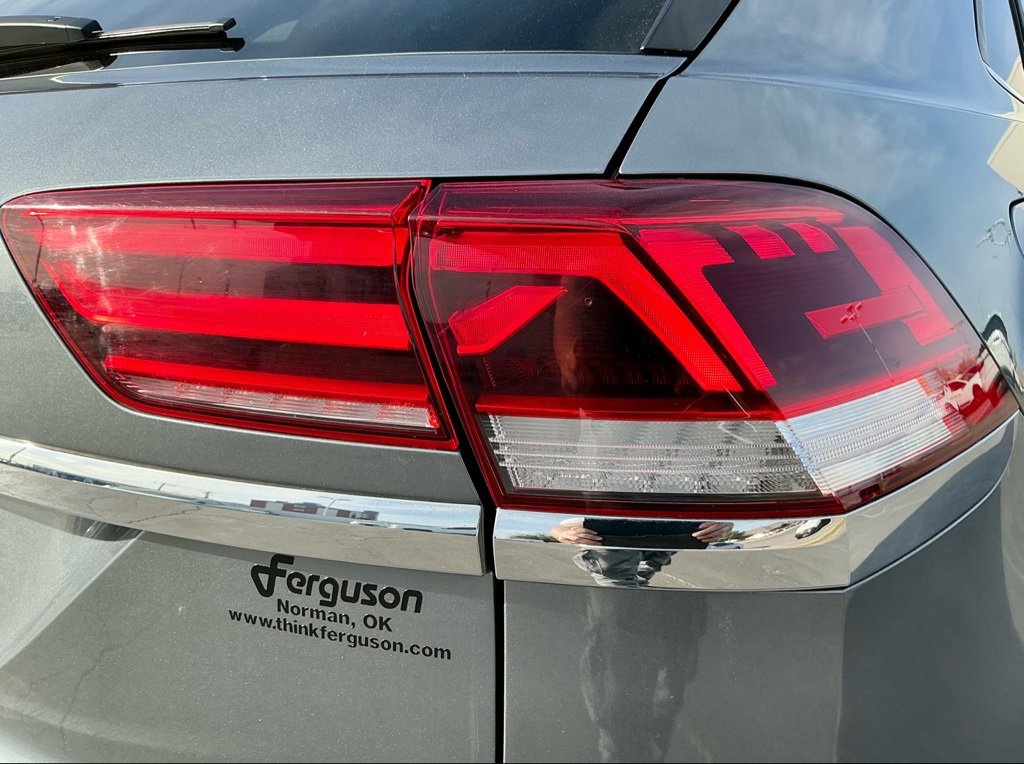 Used 2020 Volkswagen Atlas Cross Sport SE w/ Towing Package image 16