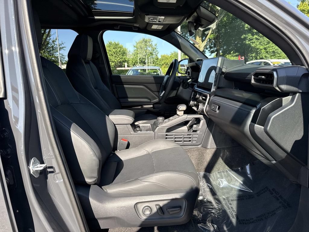 Used 2025 Toyota 4Runner Limited AWD/4WD image 21