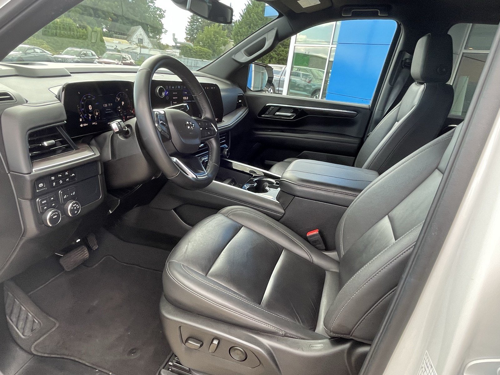 Used 2025 Chevrolet Suburban Z71 AWD/4WD image 10