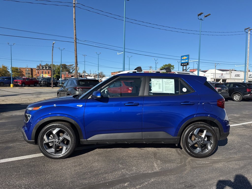 Used 2023 Hyundai Venue Limited image 4