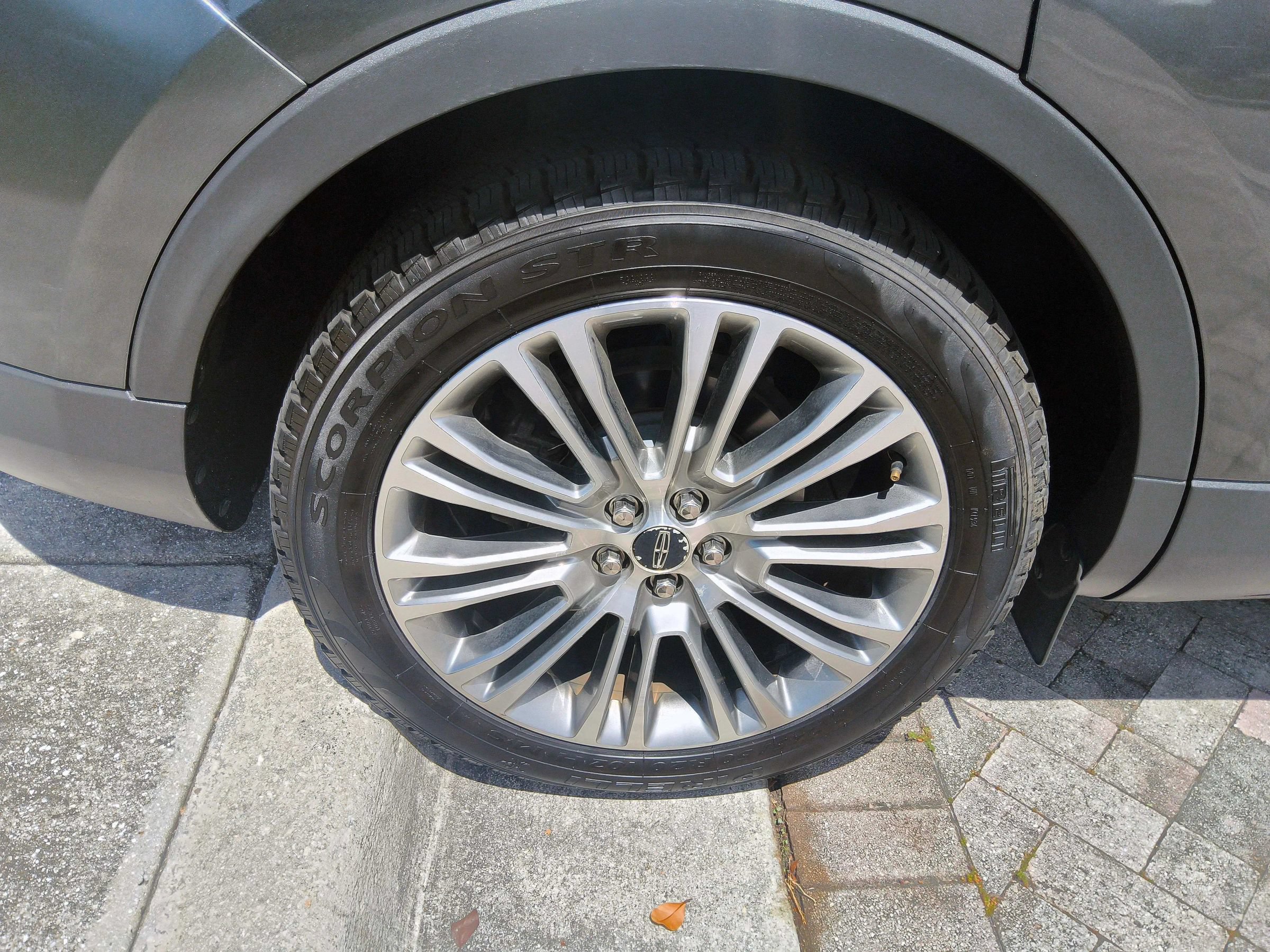 Used 2018 Lincoln MKX Reserve FWD image 45