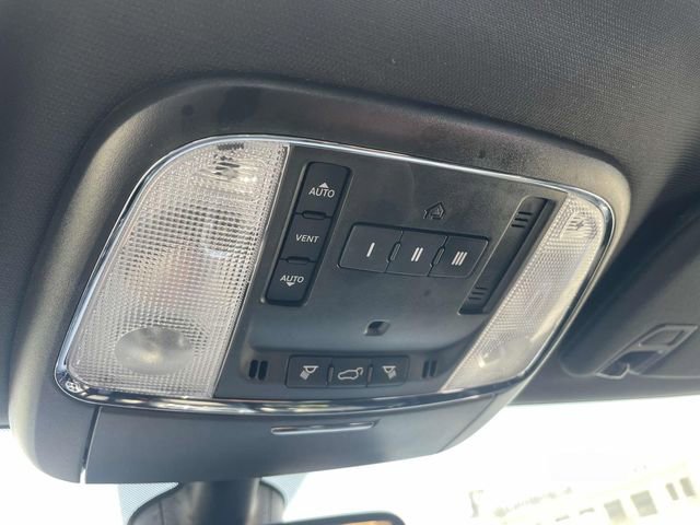 Used 2022 Jeep Grand Cherokee Limited image 32