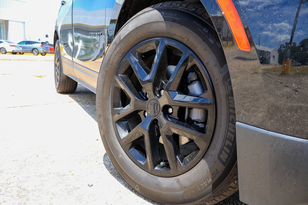 Used 2024 Chevrolet Equinox LT w/ LPO, Blackout Package FWD image 26