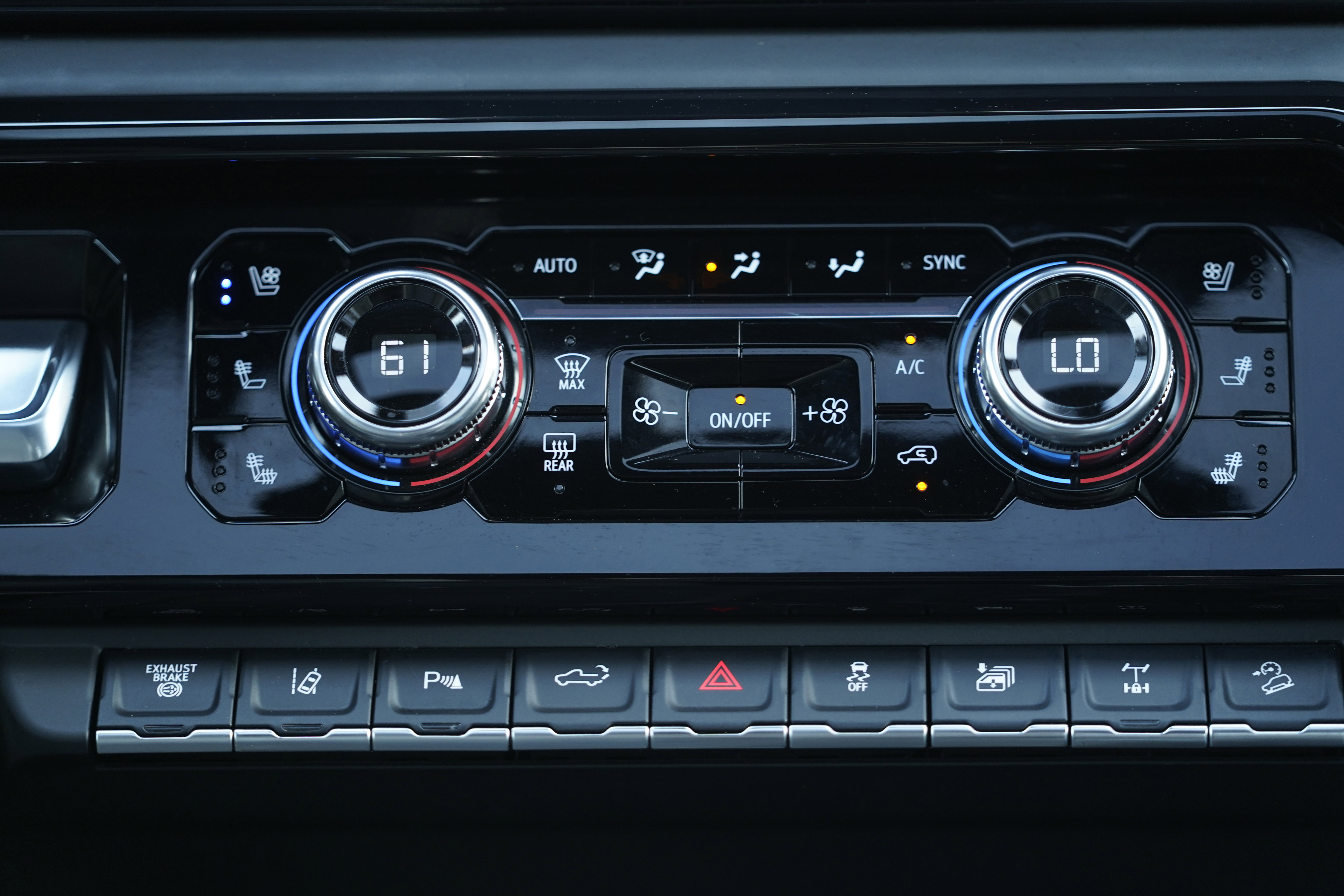 Used 2025 GMC Sierra 2500 AT4X image 28