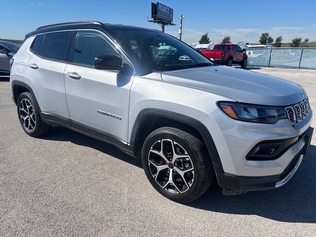 Used 2025 Jeep Compass Limited AWD/4WD image 3