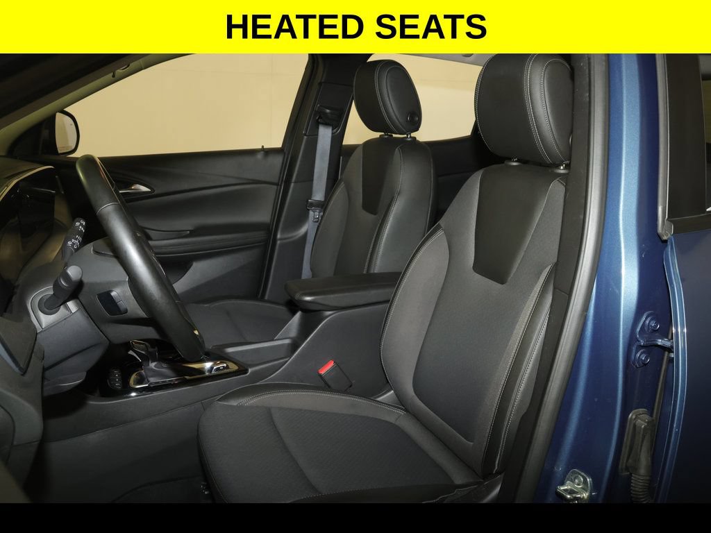 Used 2025 Buick Encore GX Preferred w/ Comfort Package AWD/4WD image 3
