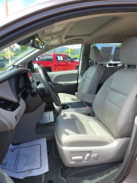 Used 2020 Toyota Sienna FWD image 15