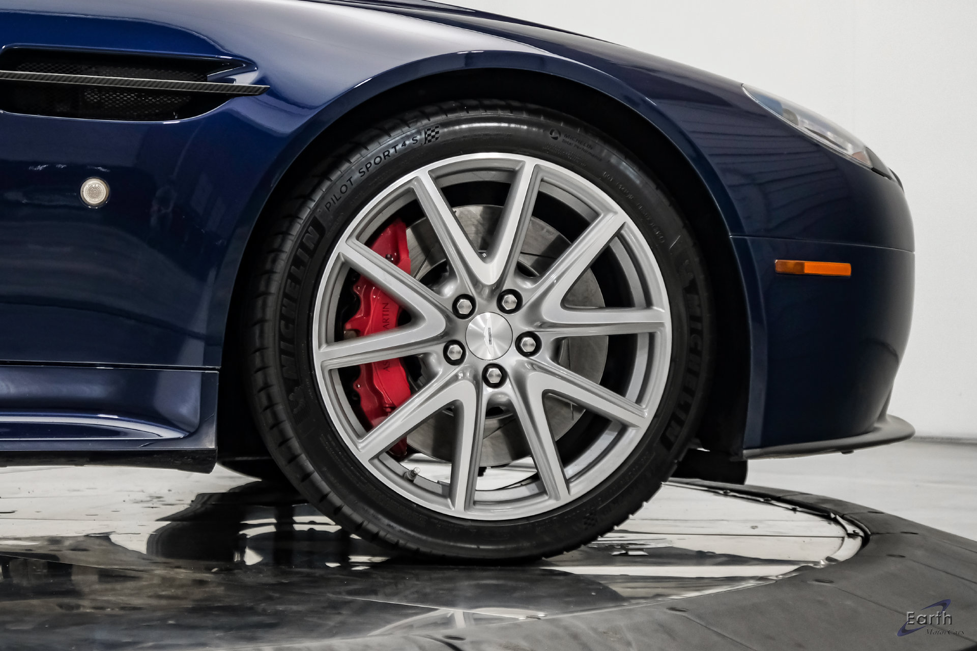 Used 2015 Aston Martin V8 Vantage GT RWD image 98