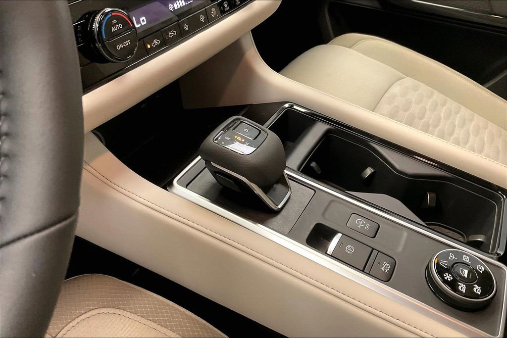 Certified 2025 Nissan Pathfinder SV w/ Black Appearance Package image 16