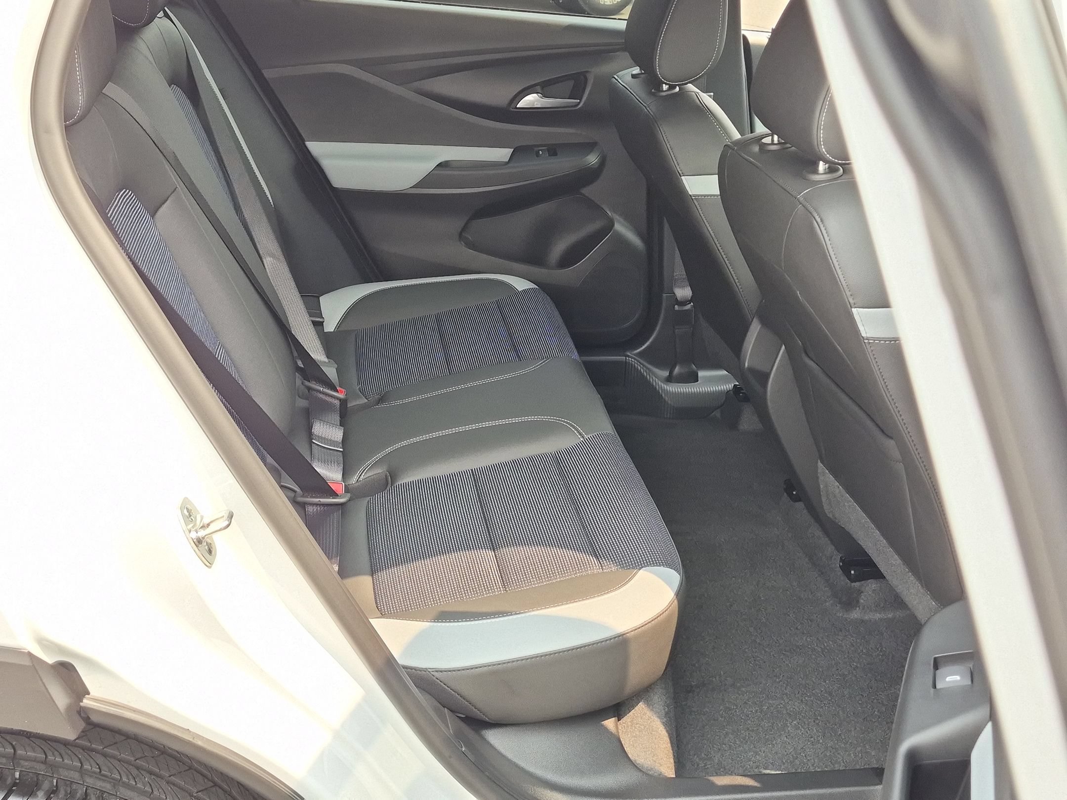 Certified 2025 Buick Envista Preferred FWD image 25