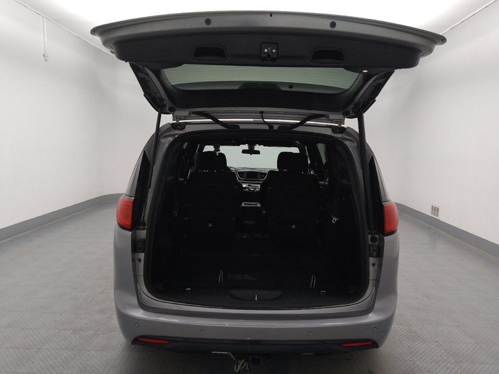 Used 2018 Chrysler Pacifica Touring Plus w/ S Appearance Package FWD image 29