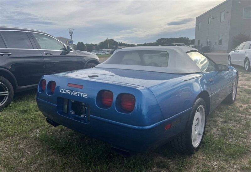 Used 1992 Chevrolet Corvette Convertible RWD image 9