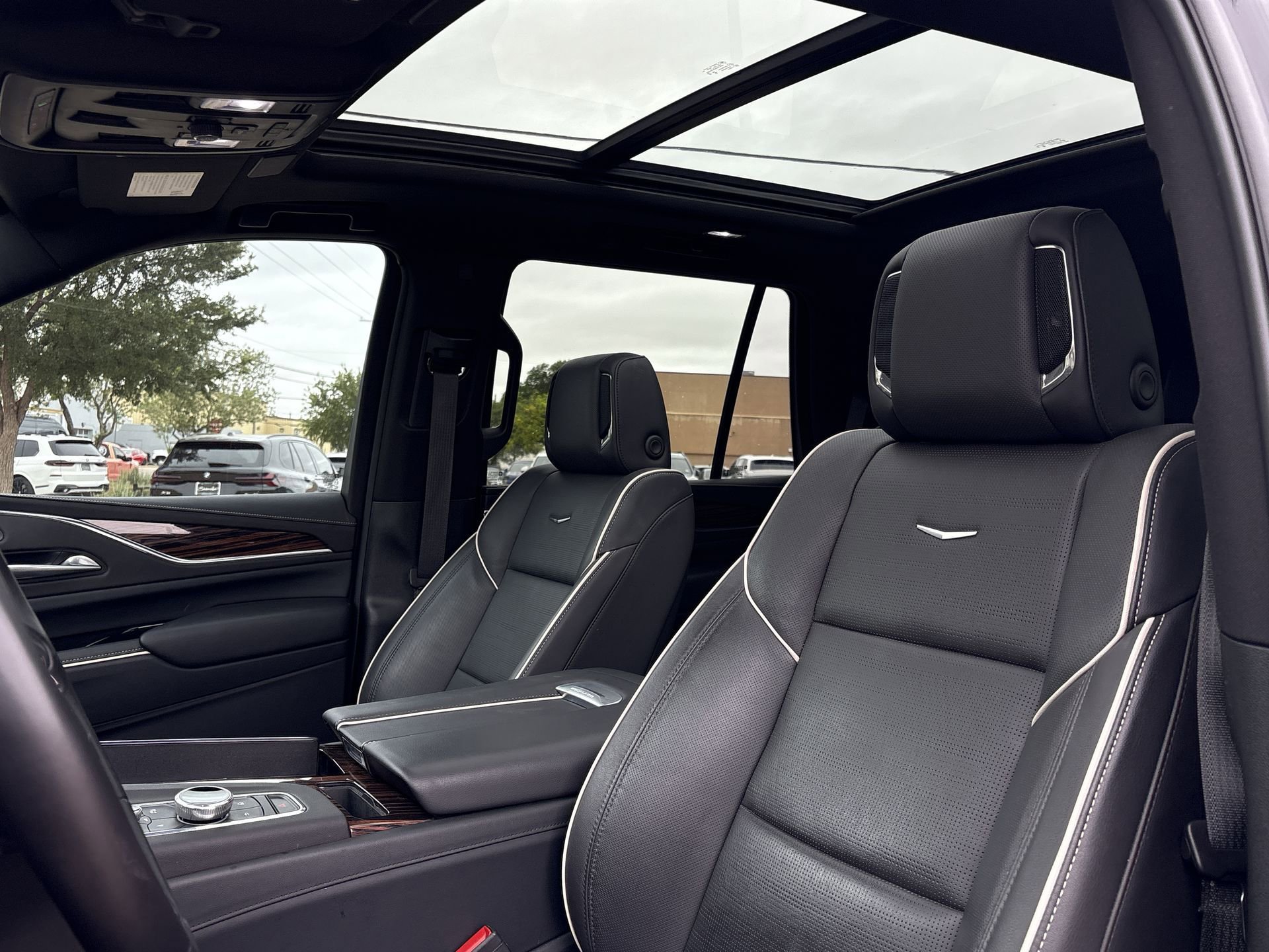 Used 2024 Cadillac Escalade Premium Luxury w/ Performance Package AWD/4WD image 16