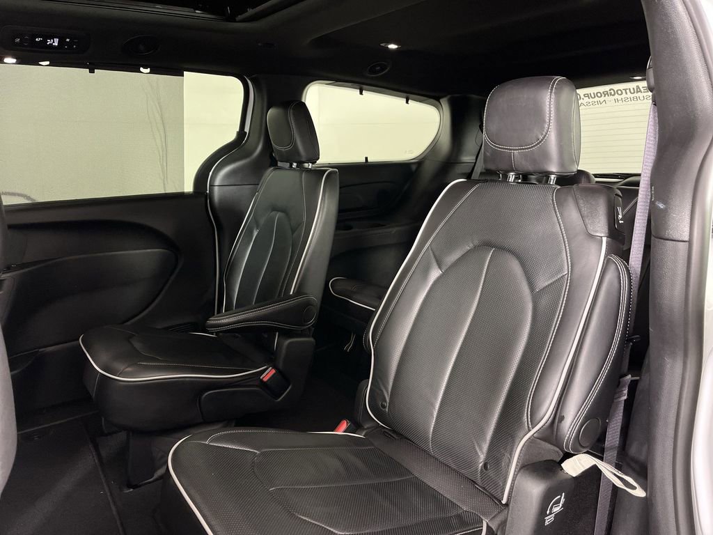Used 2025 Chrysler Pacifica Limited FWD image 21