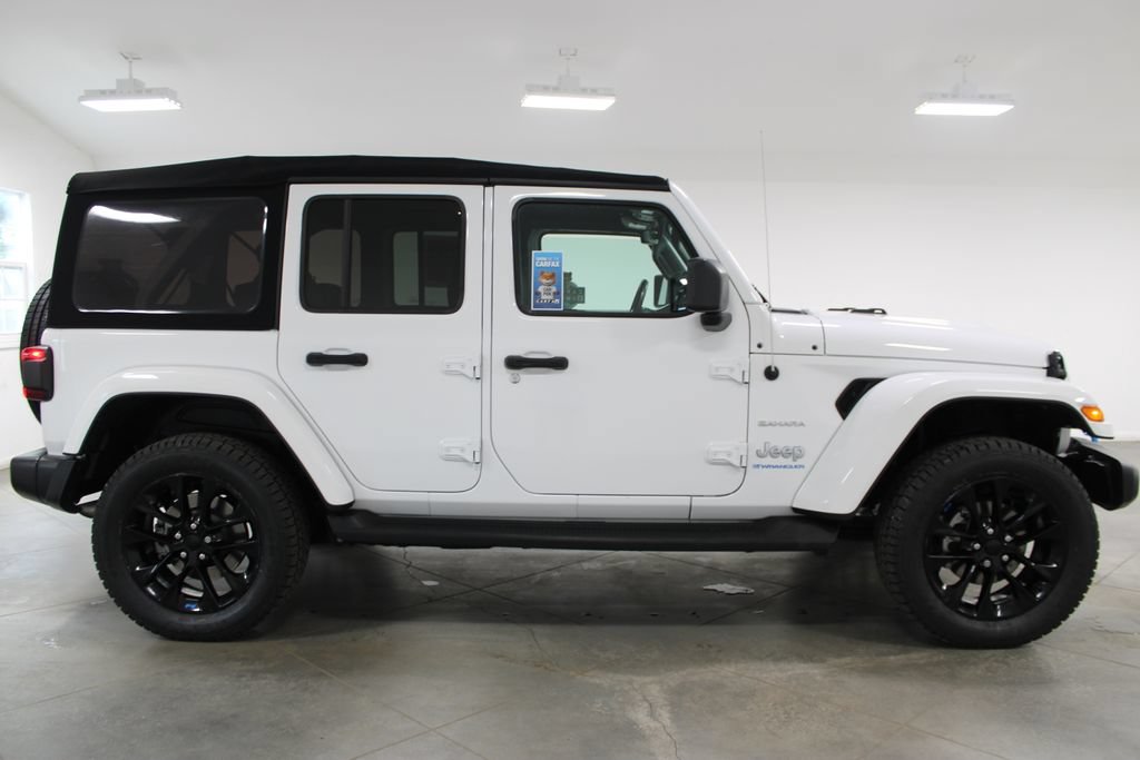 Used 2023 Jeep Wrangler Unlimited Sahara w/ Cold Weather Group AWD/4WD image 13